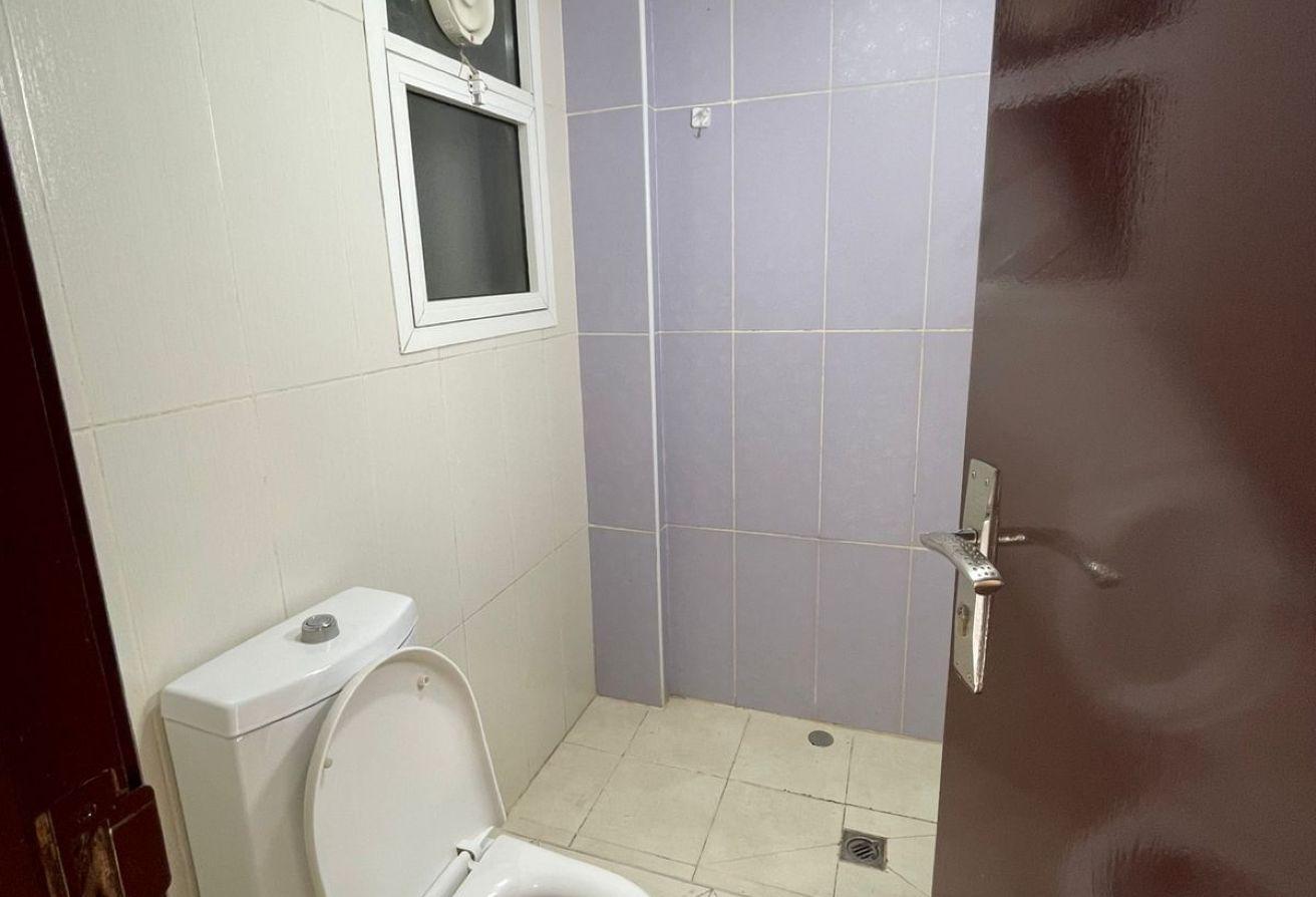 Well-maintained 2bhk for family near to shool photo 12