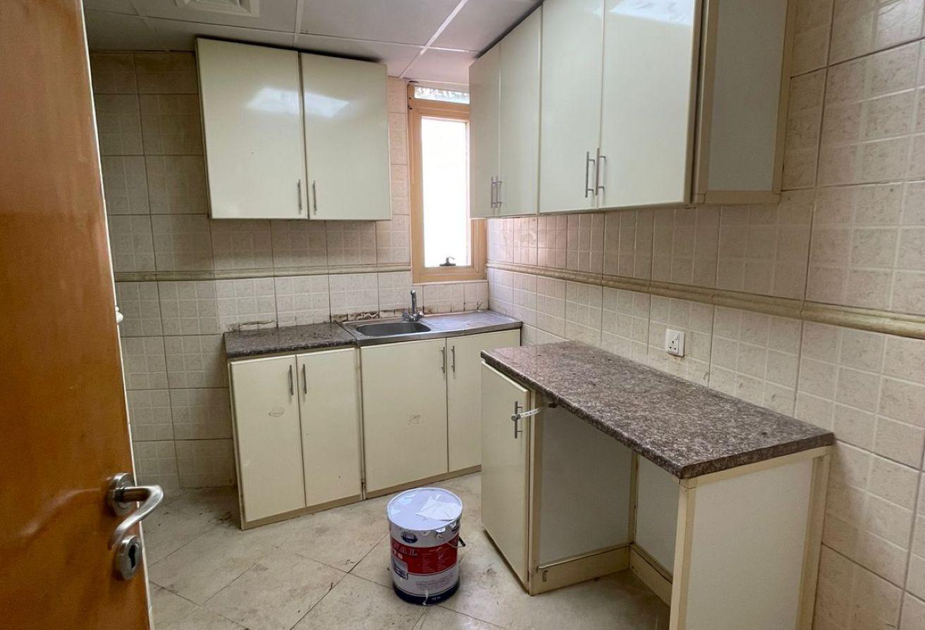 Well-maintained 2bhk for family near to shool photo 7