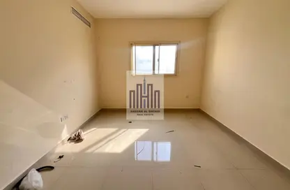 شقة - غرفة نوم - 2 حمامات للايجار في طريق فاير ستاشن - مويلح - الشارقة