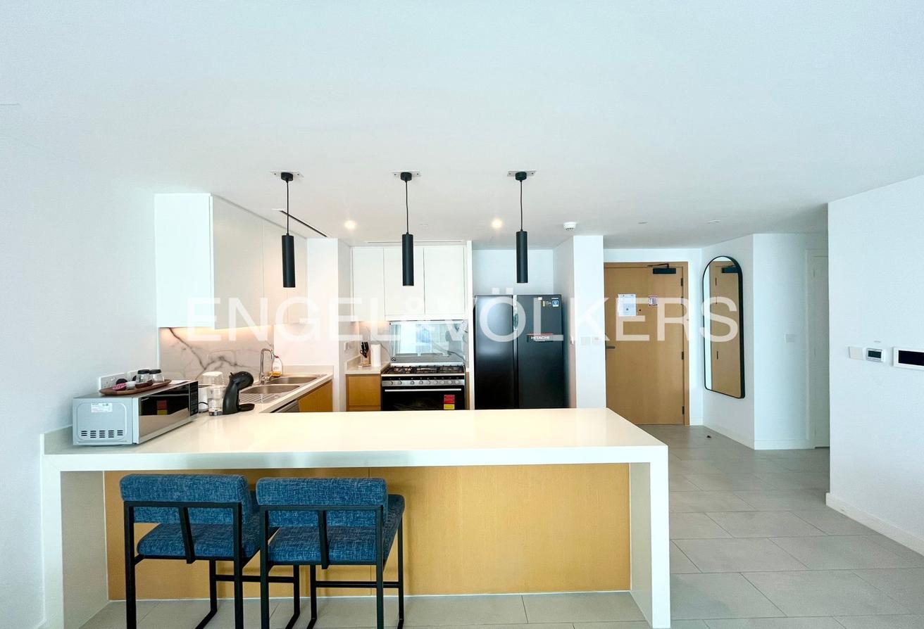 Furnished | Corner Unit | Panoramic Balcony photo 10