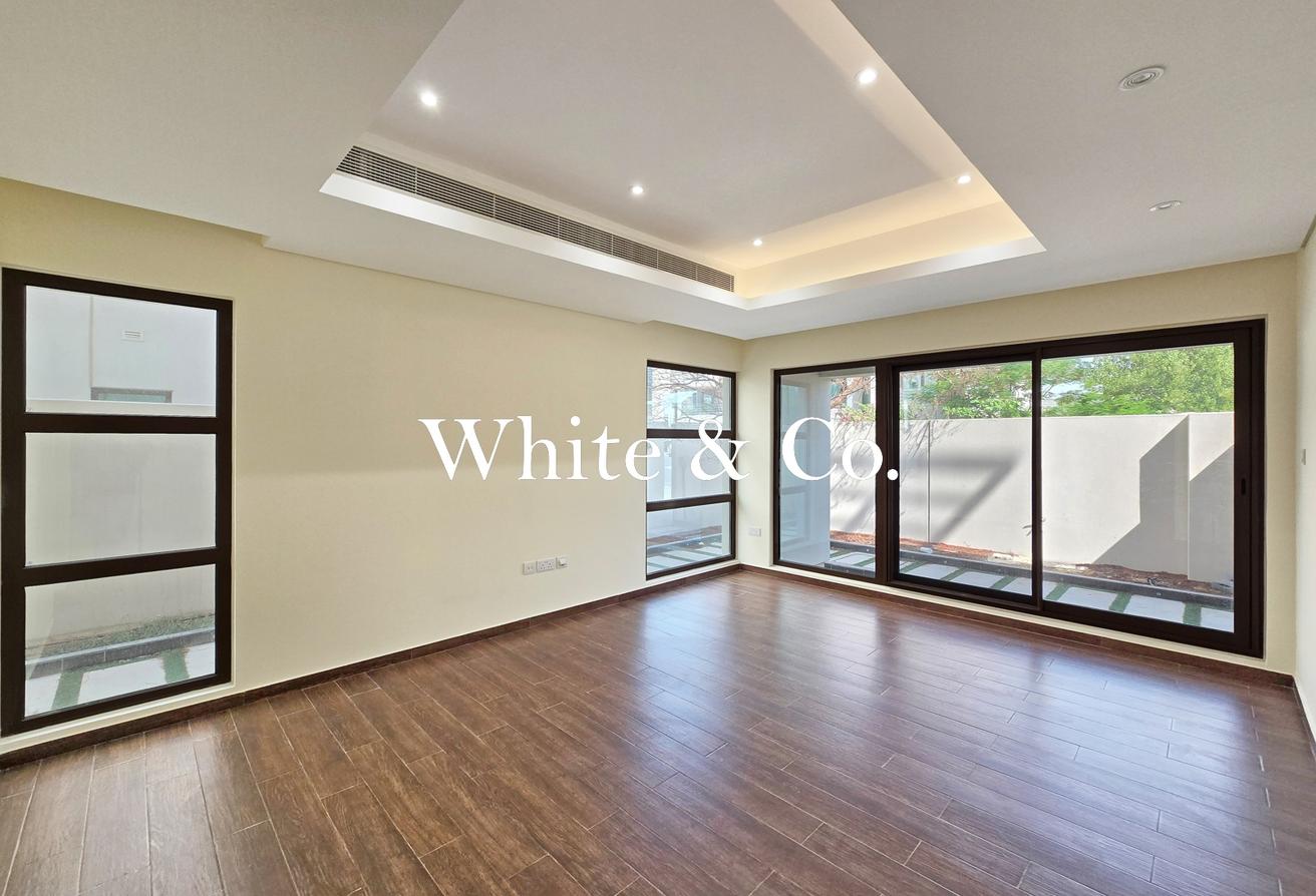 Landscaped 6 bed | Vacant | Upgraded pool photo 8