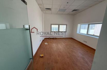 Warehouse - Studio - 1 Bathroom for rent in Building IC1-EMR-25 - Emirates Cluster - International City - Dubai