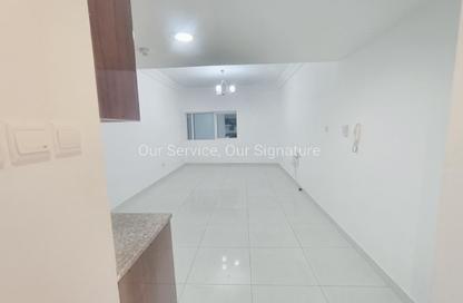 Apartment - Studio - 1 Bathroom for rent in Al Khan Lagoon Tower - Al Khan Lagoon - Al Khan - Sharjah