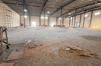 Warehouse - Studio - 2 Bathrooms for rent in Umm Al Thuoob - Umm Al Quwain