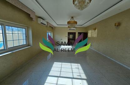 Villa - Studio - 5 for rent in Jumeirah 1 Villas - Jumeirah 1 - Jumeirah - Dubai
