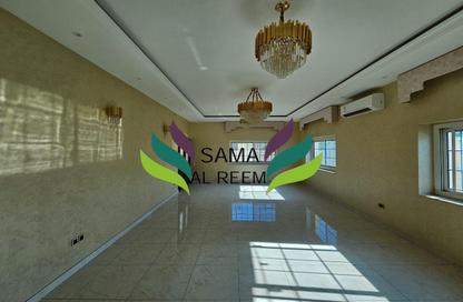 Villa - Studio - 5 for rent in Jumeirah 1 Villas - Jumeirah 1 - Jumeirah - Dubai