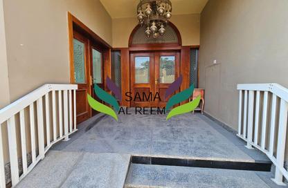 Villa - Studio - 5 for rent in Jumeirah 1 Villas - Jumeirah 1 - Jumeirah - Dubai