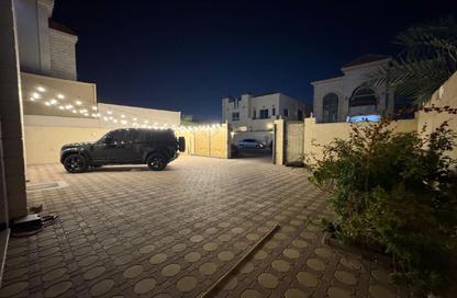 Villa - 5 Bedrooms - 7 Bathrooms for sale in Al Mowaihat 2 - Al Mowaihat - Ajman