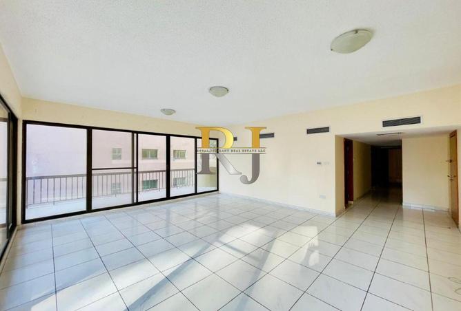 74237051 - Property Image 3