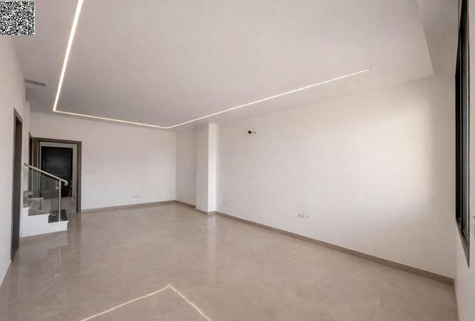 98249640 - Property Image 3