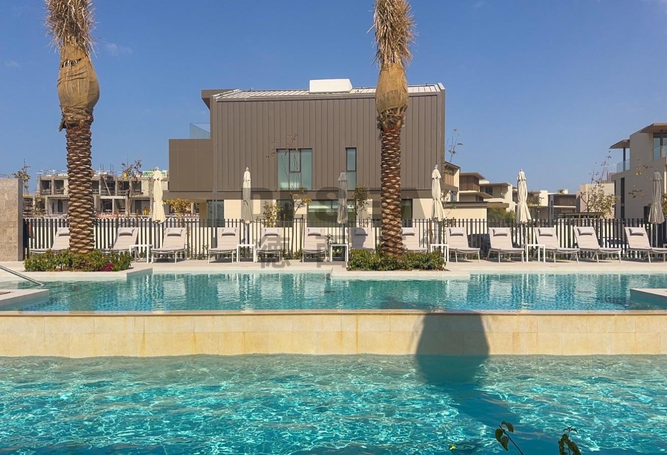 BRAND NEW - BIG LAYOUT - GREAT COMMUNITY