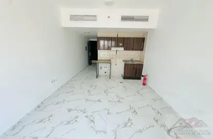 Apartment - 1 Bathroom for rent in Muwailih Building - Muwaileh - Sharjah