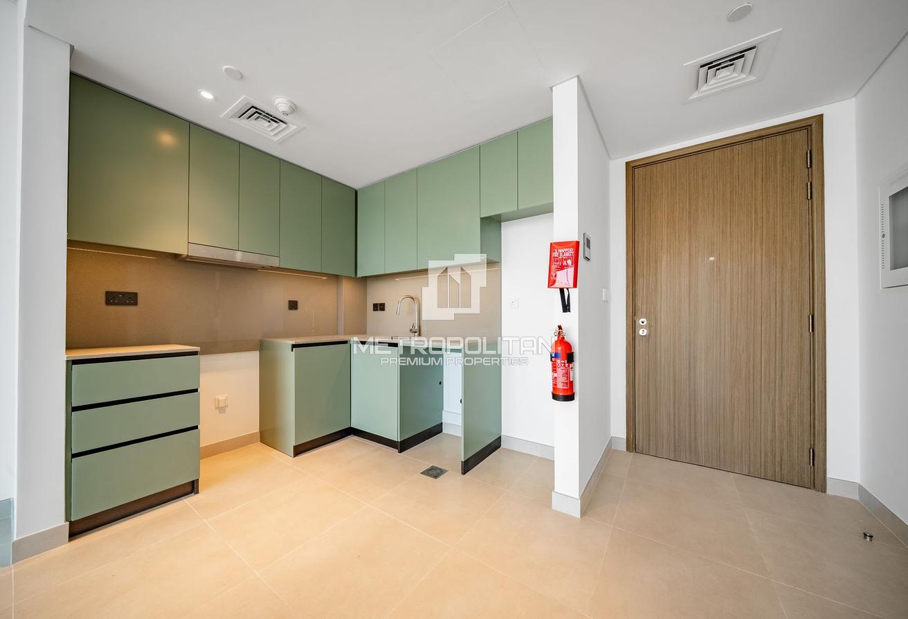 Highest Floor | Multiple Units | Community Expert photo 7