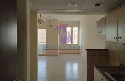 شقة - 1 حمام للايجار في واي-11 - طراز إنجليزي - المدينة العالمية - دبي