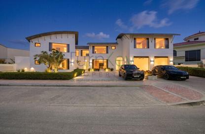 Villa - 7 Bedrooms - 7+ Bathrooms for rent in Signature Villas Frond L - Signature Villas - Palm Jumeirah - Dubai