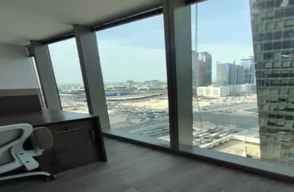 مكتب - 4 غرف نوم - 1 حمام للايجار في القمة - الخليج التجاري - دبي