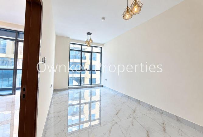 Modern Style! Ready to Move In All Amenities