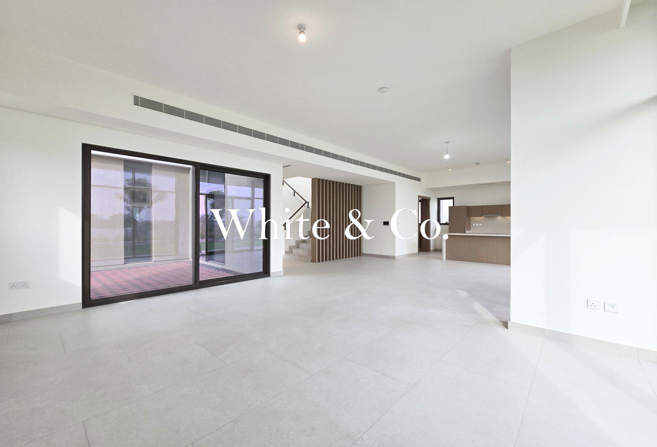 Landscaped | Elevated Plot | Drivers Room photo 3