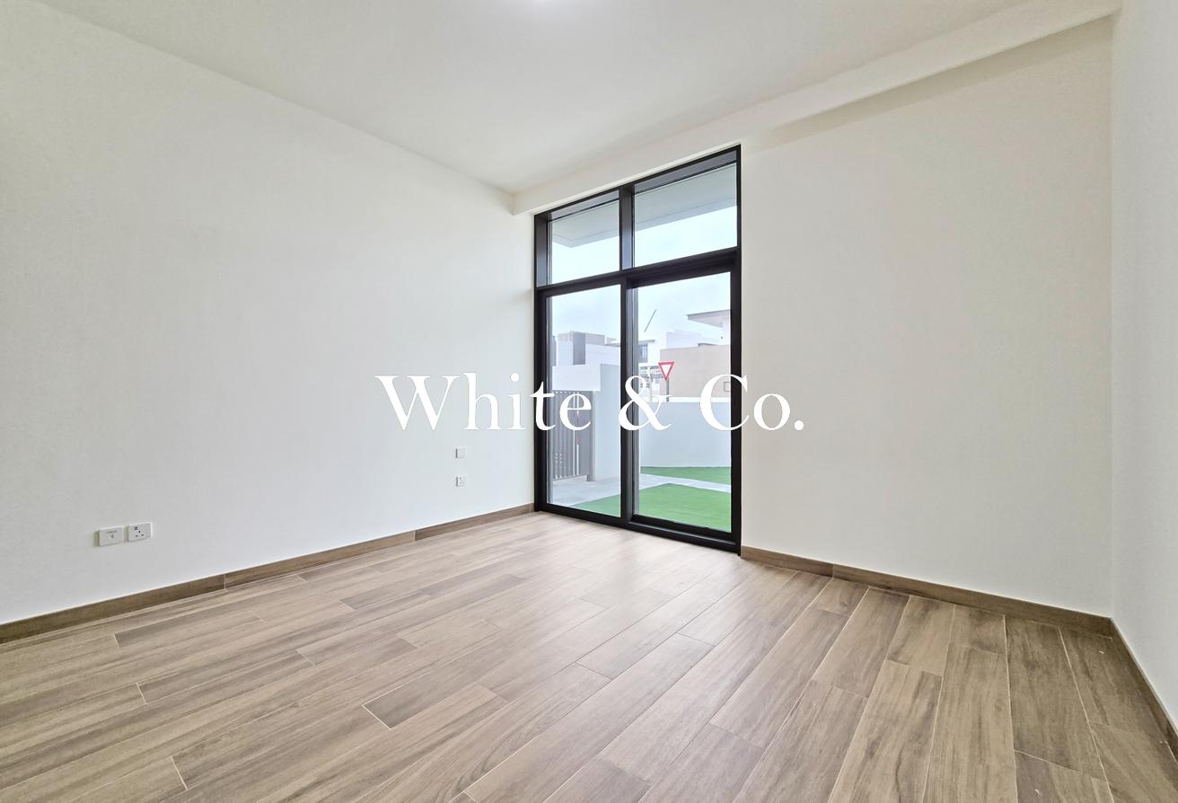 Landscaped | Elevated Plot | Drivers Room photo 5