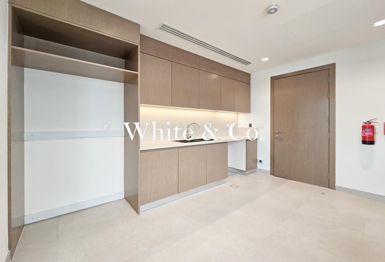 Landscaped | Elevated Plot | Drivers Room photo 8