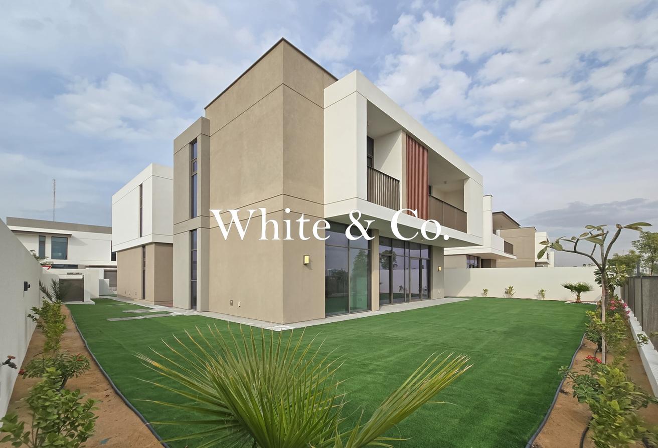 Landscaped | Elevated Plot | Drivers Room photo 2