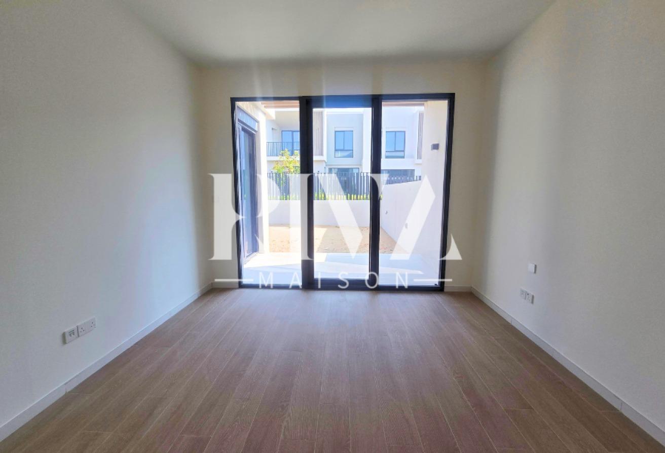 Prime Location | Corner Plot | Single Row | Park photo 4
