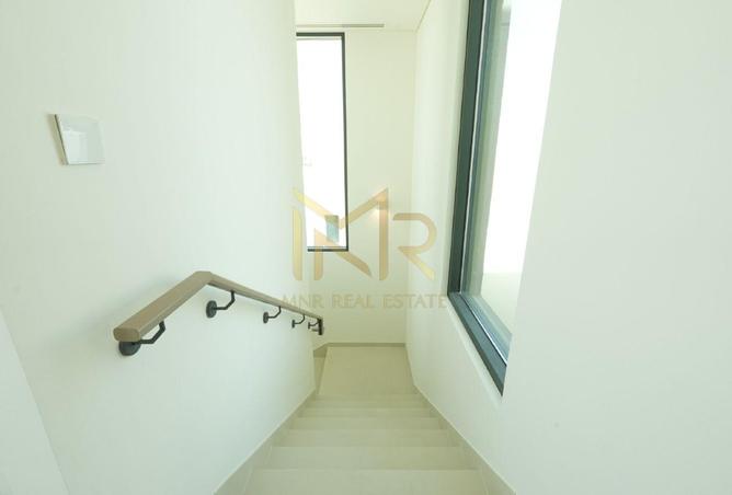 Single Row | Near Wadi River | Spacious Layout — photo 3