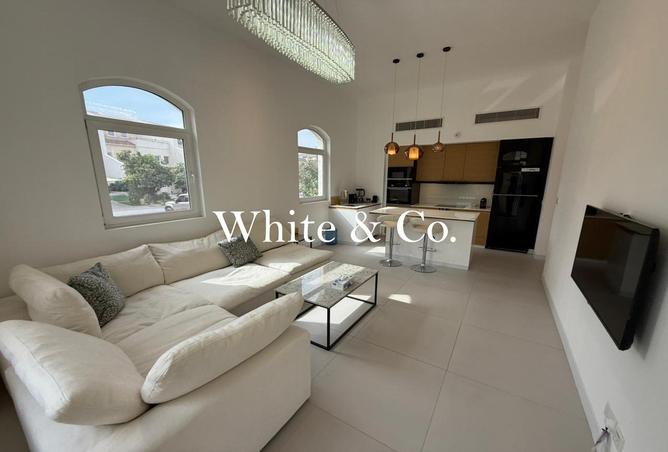 FULLY UPGRADED UNIT | SPACIOUS | FURNISHED