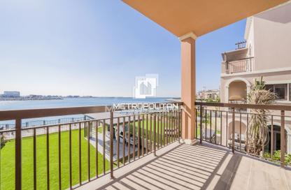 Villa - 5 Bedrooms - 6 Bathrooms for rent in Sur La Mer 1 - Sur La Mer - Jumeirah 1 - Jumeirah - Dubai