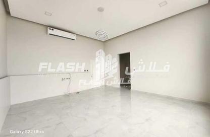 Villa - 4 Bedrooms - 6 Bathrooms for rent in Khuzam - Ras Al Khaimah