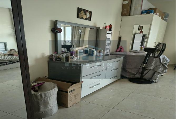 Unfurnished | Near Bus Stop | Prime location photo 3