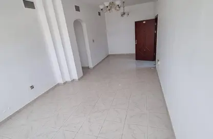 شقة - 2 غرف نوم - 2 حمامات للايجار في أبو شغارة - الشارقة