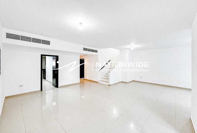 Elegant 5BR+Pool|No Commission| No ADM|Prime Area — photo 3