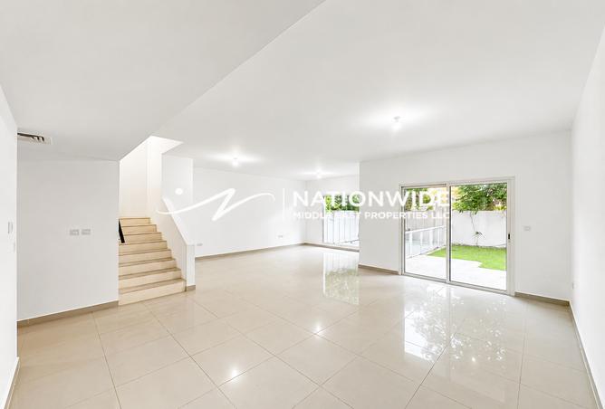 Elegant 5BR+Pool|No Commission| No ADM|Prime Area — photo 2