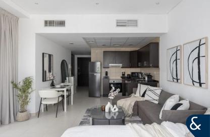 Apartment - Studio - 1 for rent in The Royal Oceanic - Dubai Marina - Dubai Apartment - Studio - 1 for rent in The Royal Oceanic - Dubai Marina - Dubai
