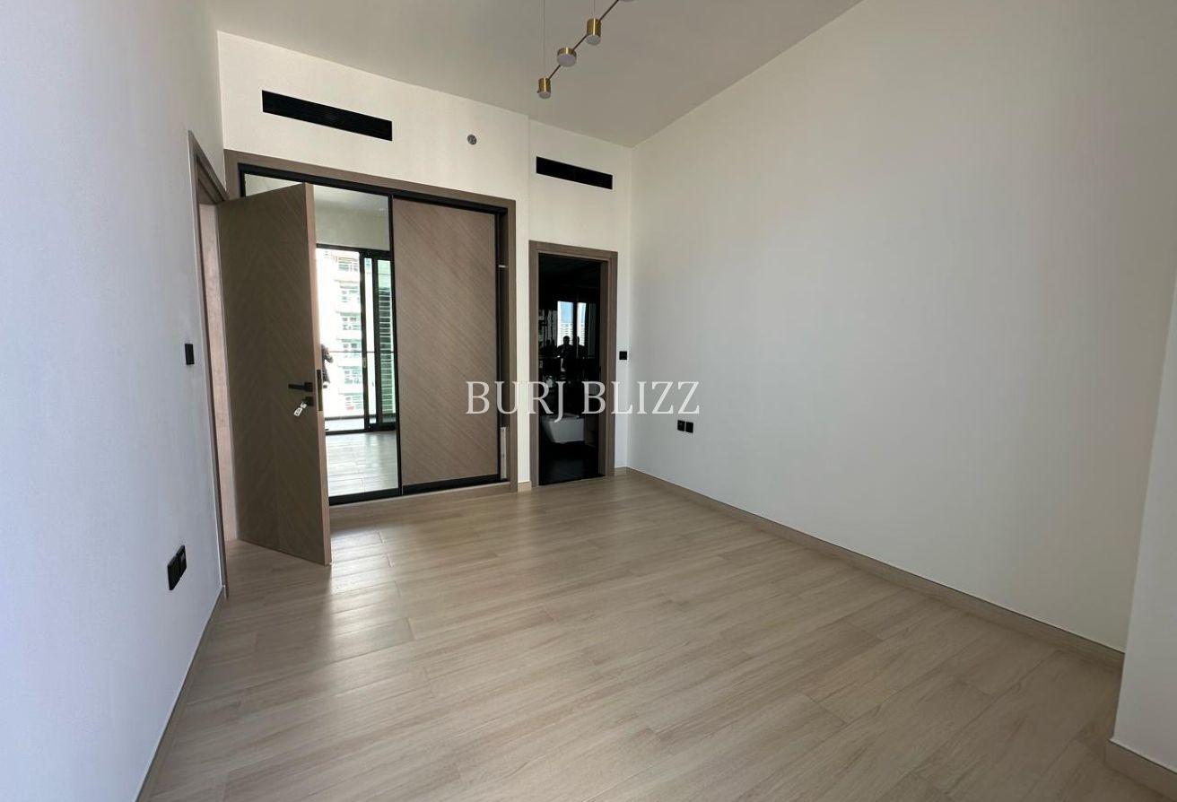Contemporary 1BR | Smart Home Feature | Vacant photo 5
