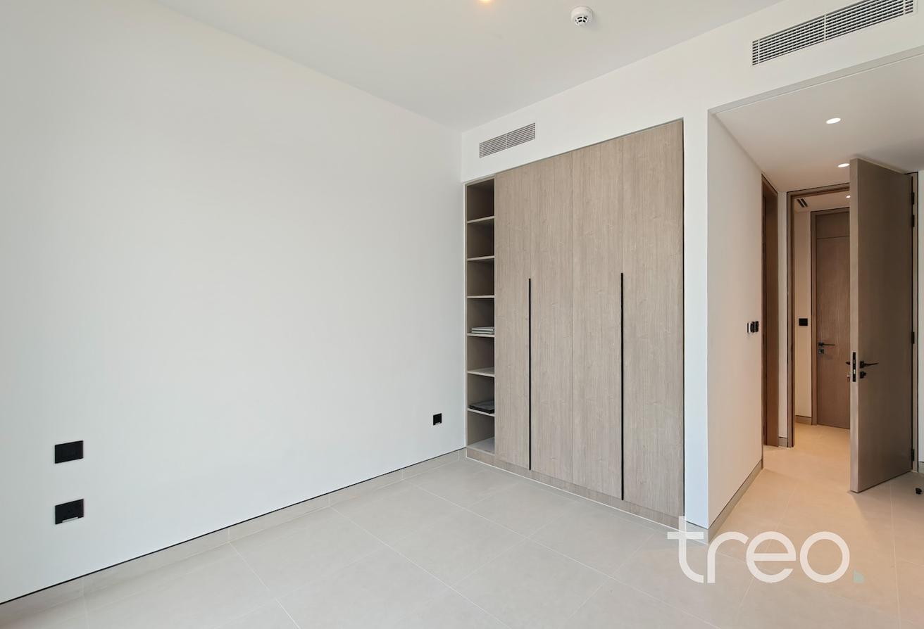 Single Row | Vacant Now | Modern | Spacious photo 26