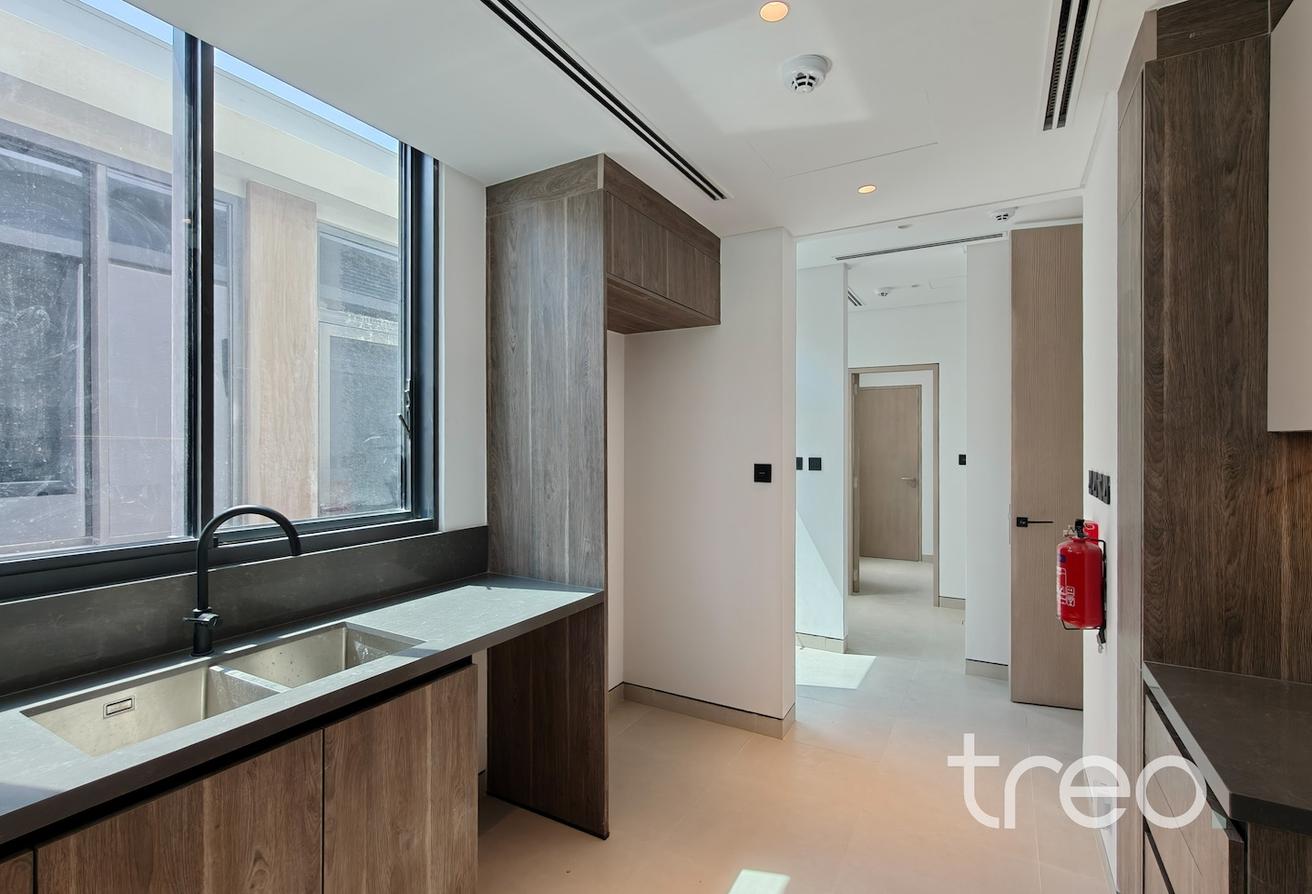 Single Row | Vacant Now | Modern | Spacious photo 10