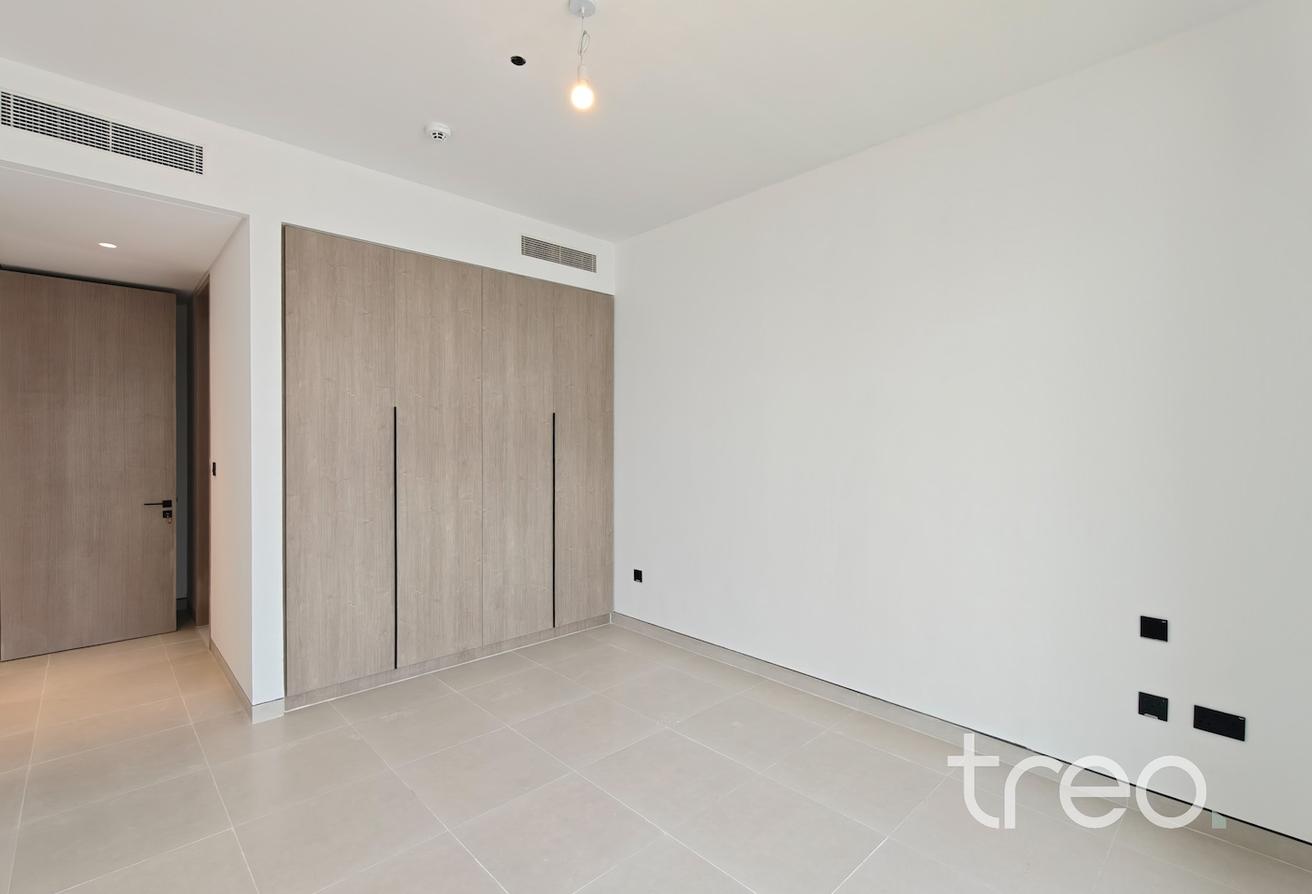 Single Row | Vacant Now | Modern | Spacious photo 21