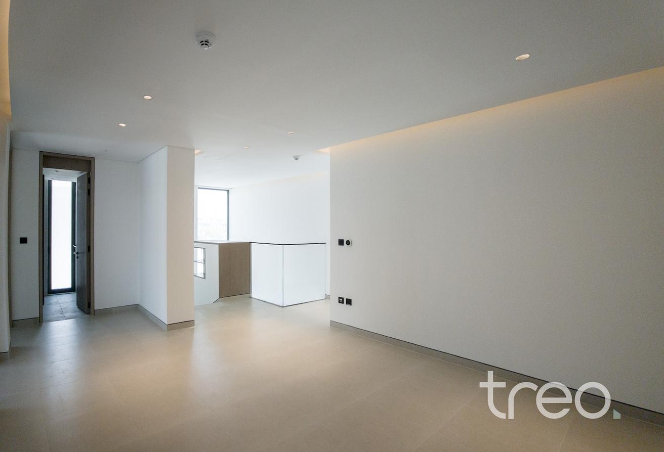 Single Row | Vacant Now | Modern | Spacious photo 11