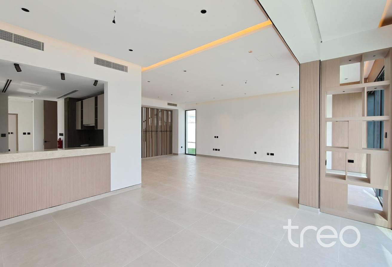 Single Row | Vacant Now | Modern | Spacious photo 4