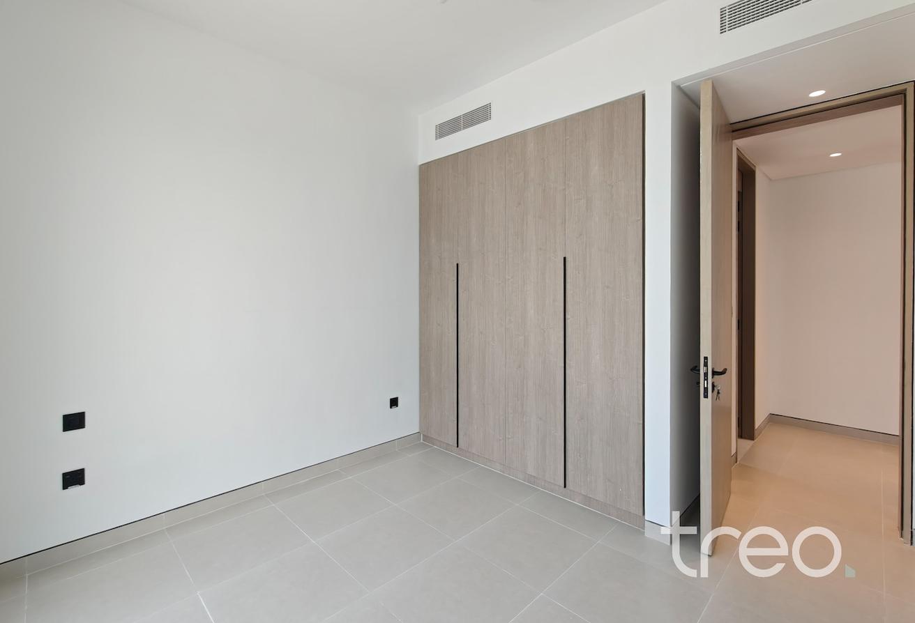 Single Row | Vacant Now | Modern | Spacious photo 24