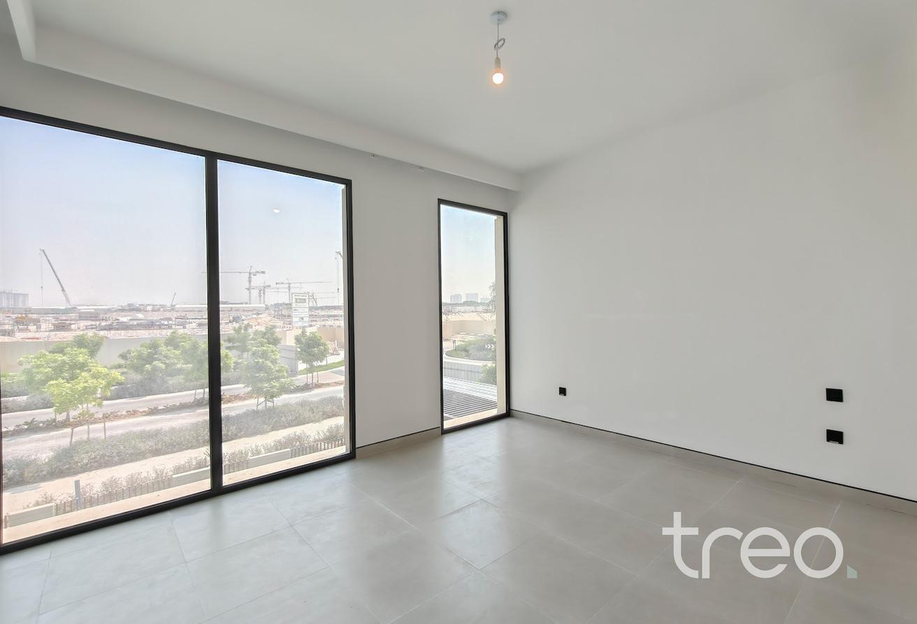 Single Row | Vacant Now | Modern | Spacious photo 16
