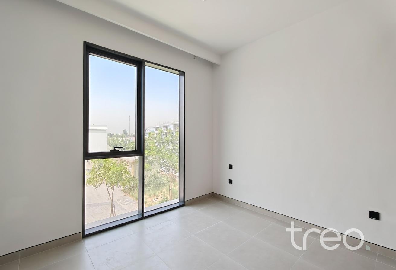 Single Row | Vacant Now | Modern | Spacious photo 23