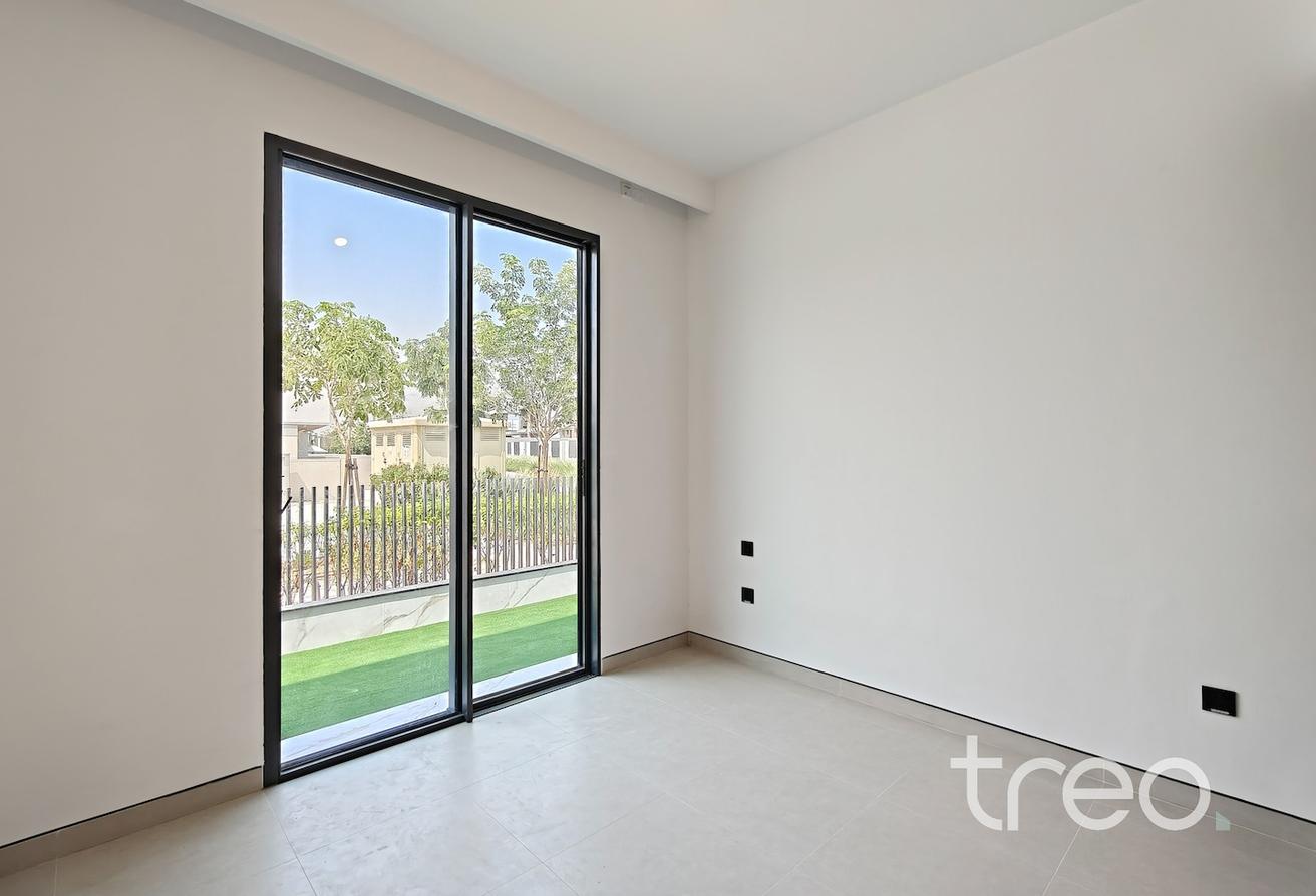 Single Row | Vacant Now | Modern | Spacious photo 25