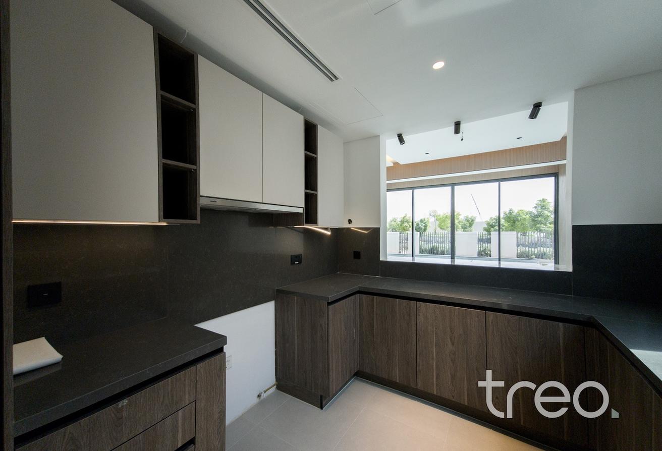 Single Row | Vacant Now | Modern | Spacious photo 7