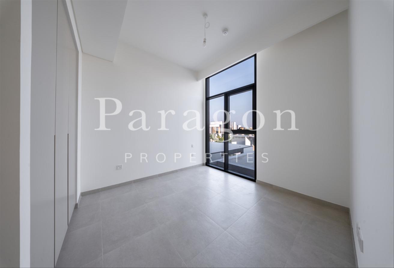 Corner Unit | On The Park | Large Plot photo 23