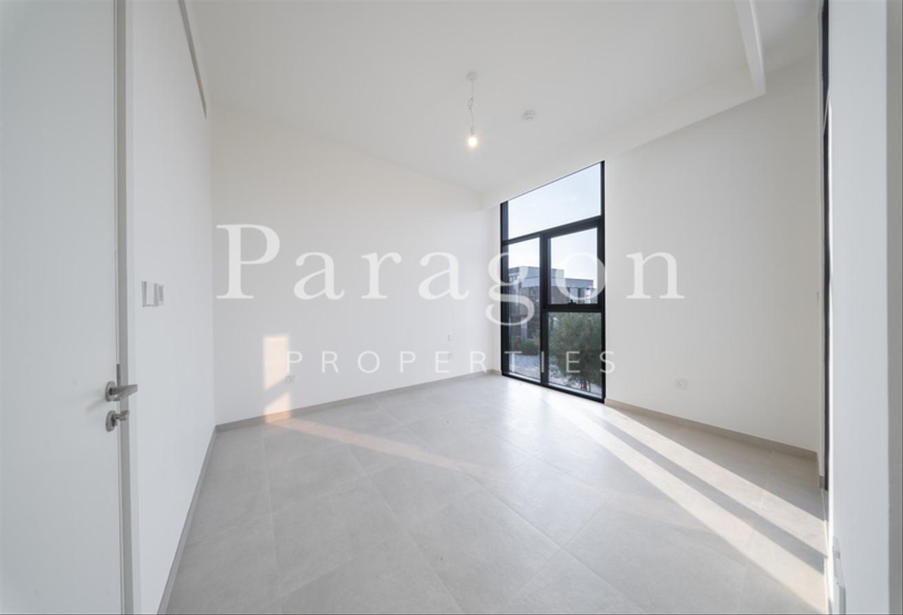 Corner Unit | On The Park | Large Plot photo 28