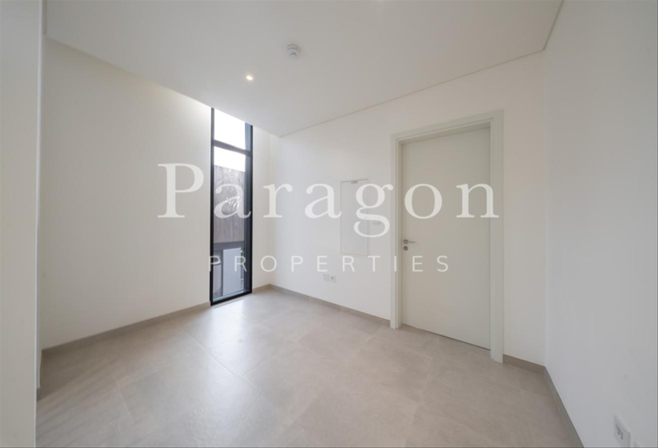 Corner Unit | On The Park | Large Plot photo 14