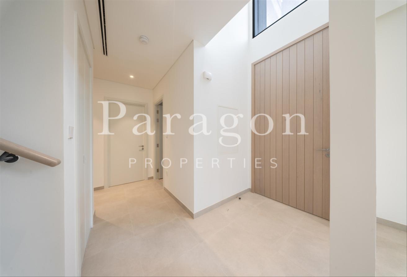Corner Unit | On The Park | Large Plot photo 3